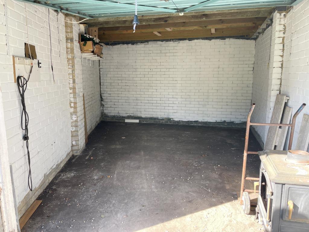Lot: 133 - VACANT LOCK-UP GARAGE -